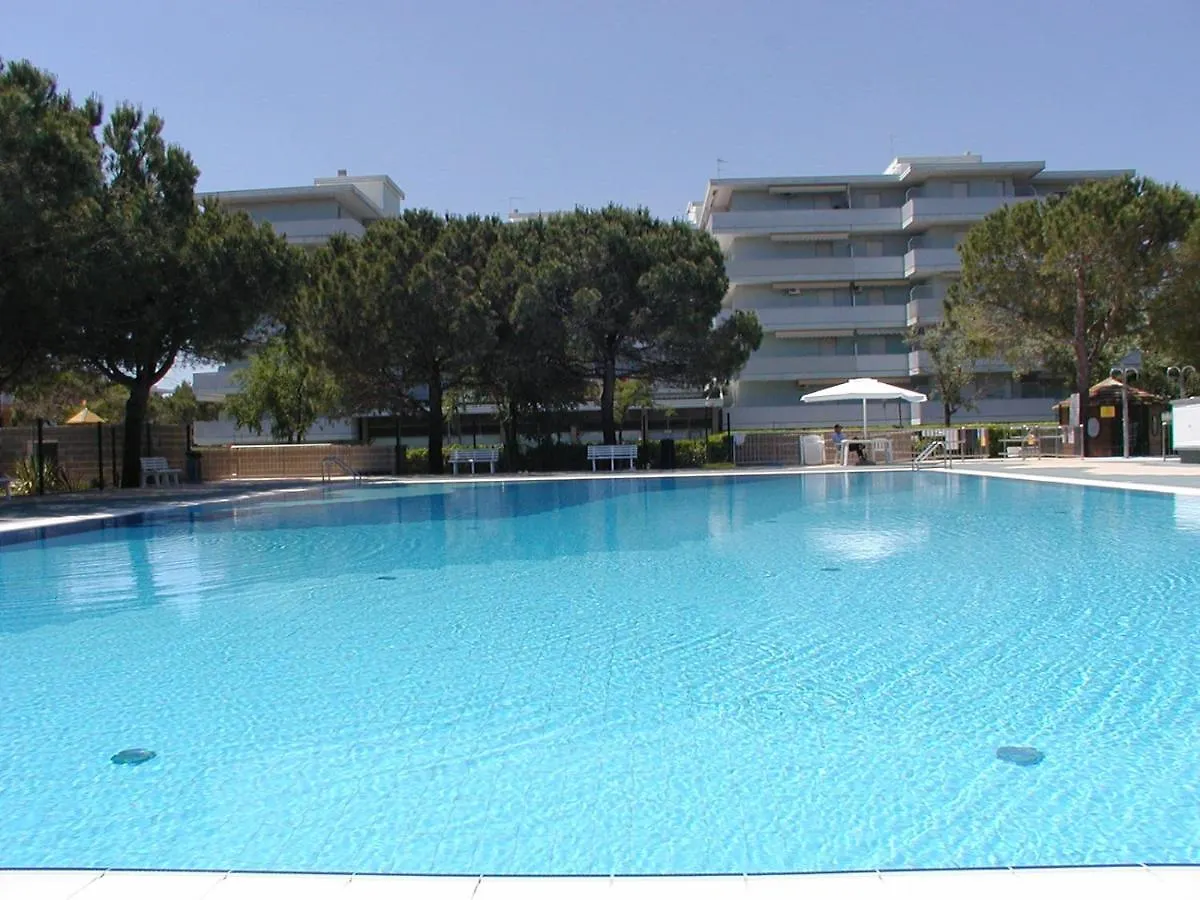 Residence Valbella Con Piscina 비비오네 0*,  이탈리아